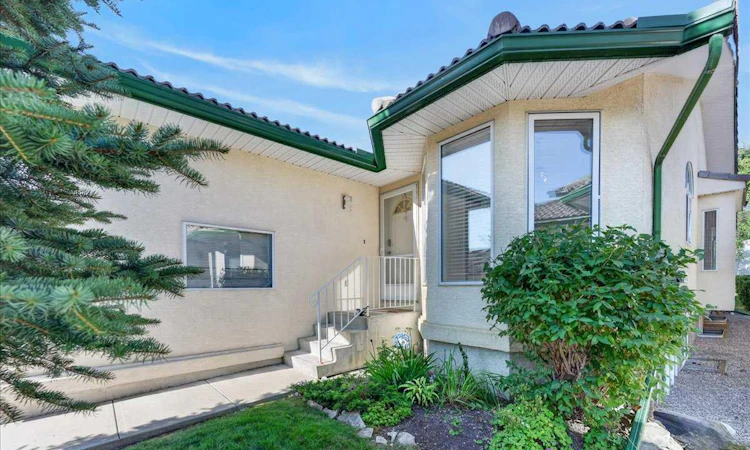21 Strathearn Gardens SW