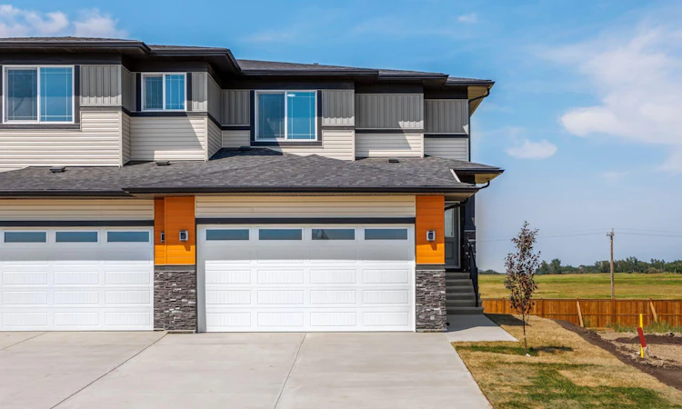 140 Lakewood Crescent