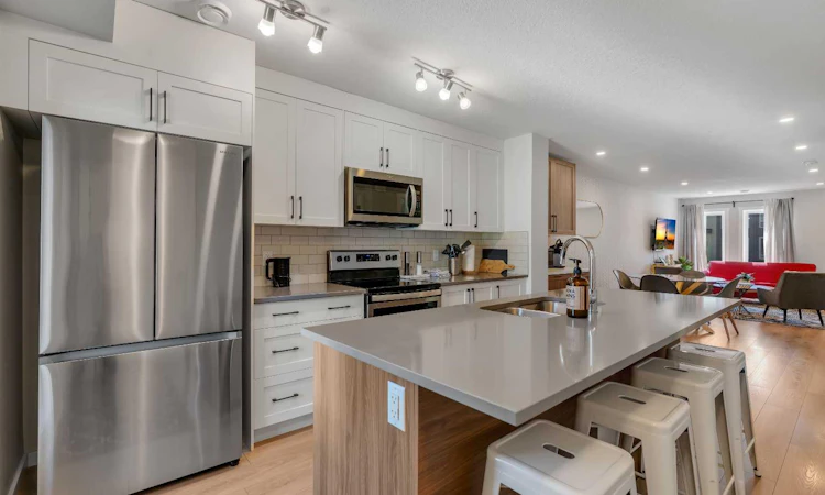 312-19500 37 Street SE