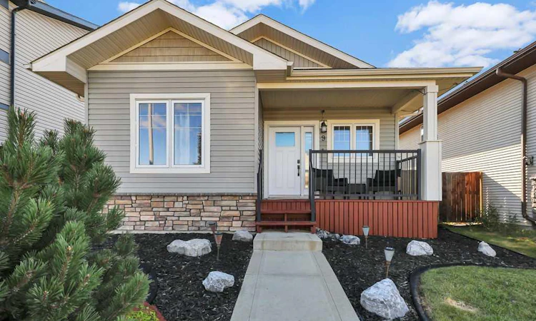 9 Valley Crescent