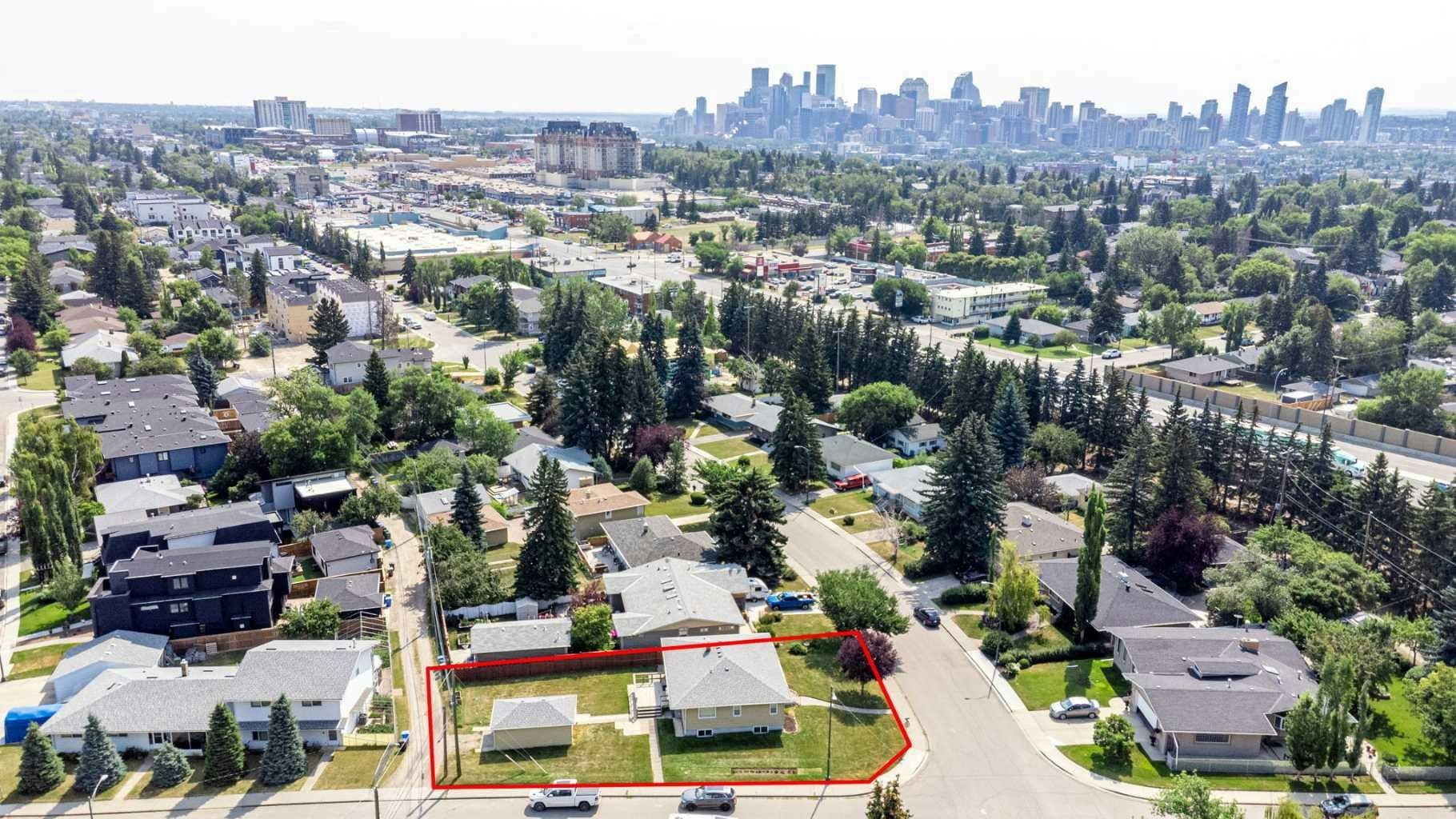 2140 Halifax Crescent NW, Calgary, AB, T2M 4C7