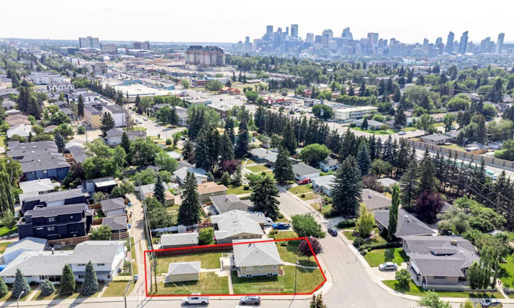 2140 Halifax Crescent NW