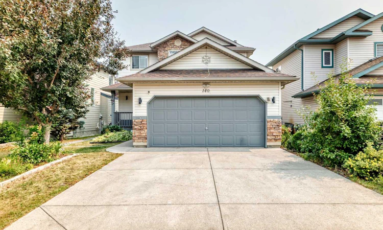 140 Fairways Drive NW