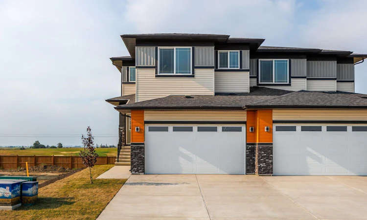 142 Lakewood Crescent