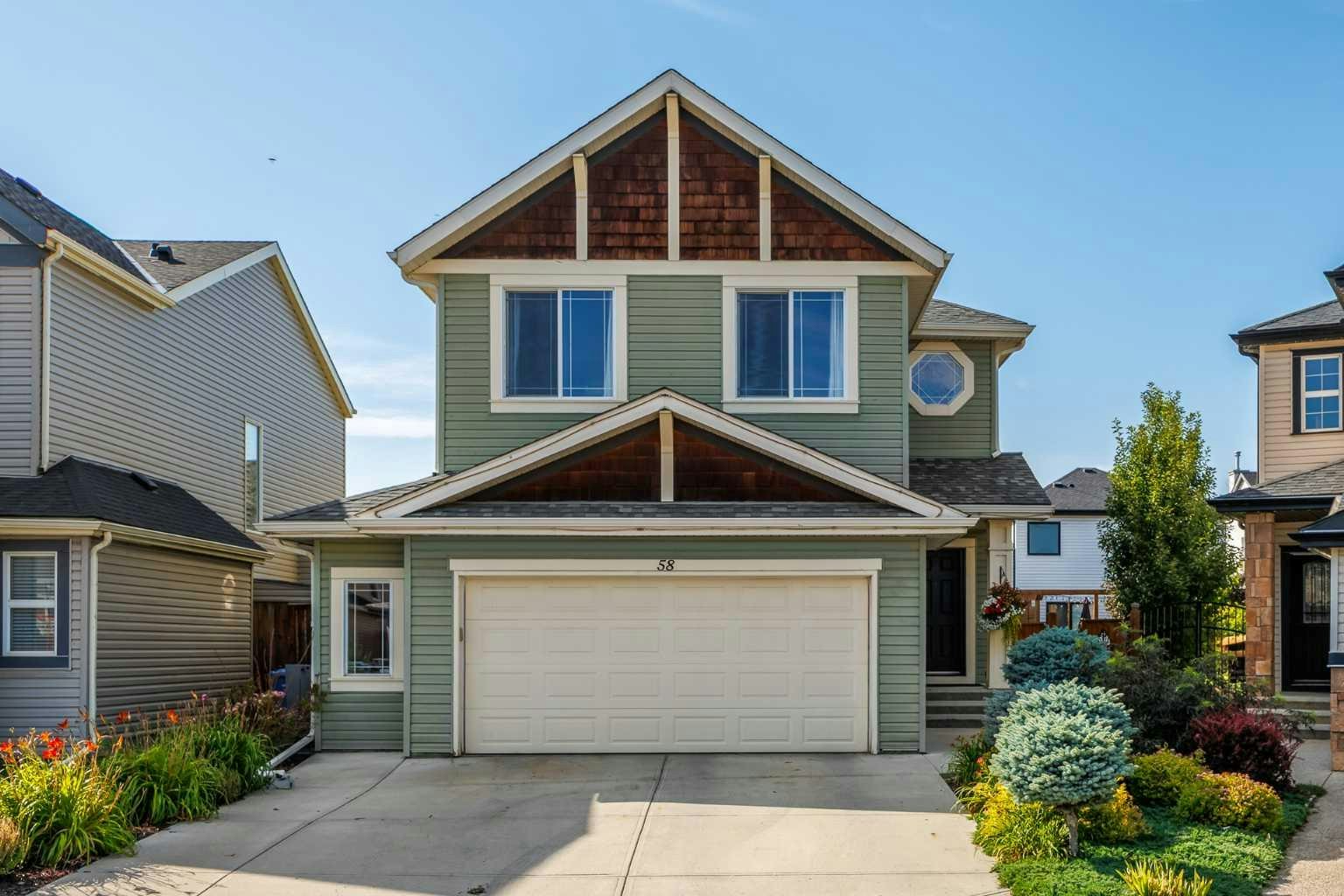 58 Copperstone Close SE, Calgary, AB, T2Z 0P4