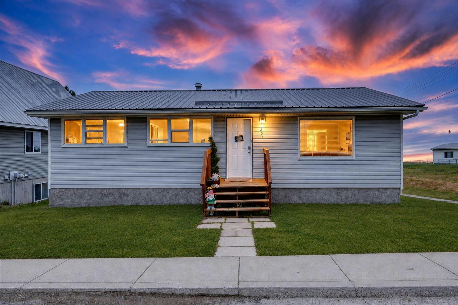 201 1 Avenue, Rural Kneehill County, AB, T0M 2B0