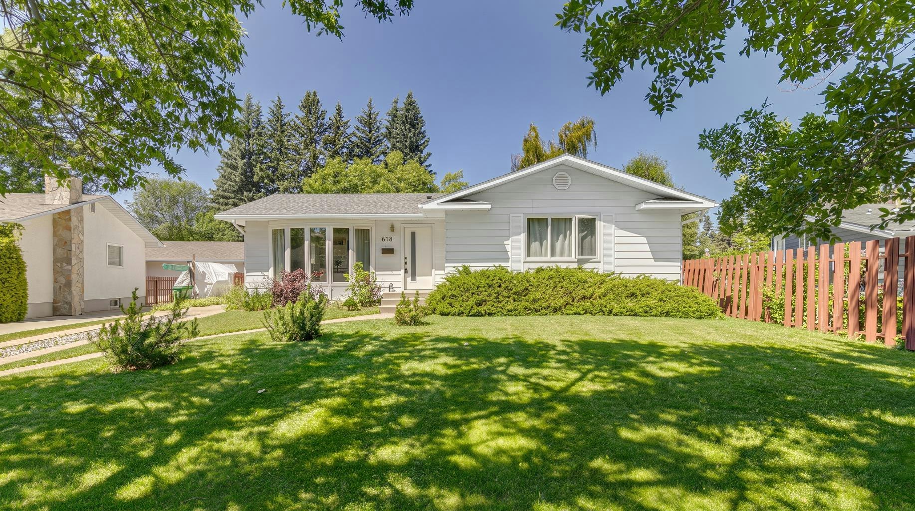 618 Oakhill Place SW, Calgary, AB, T2V 3X8