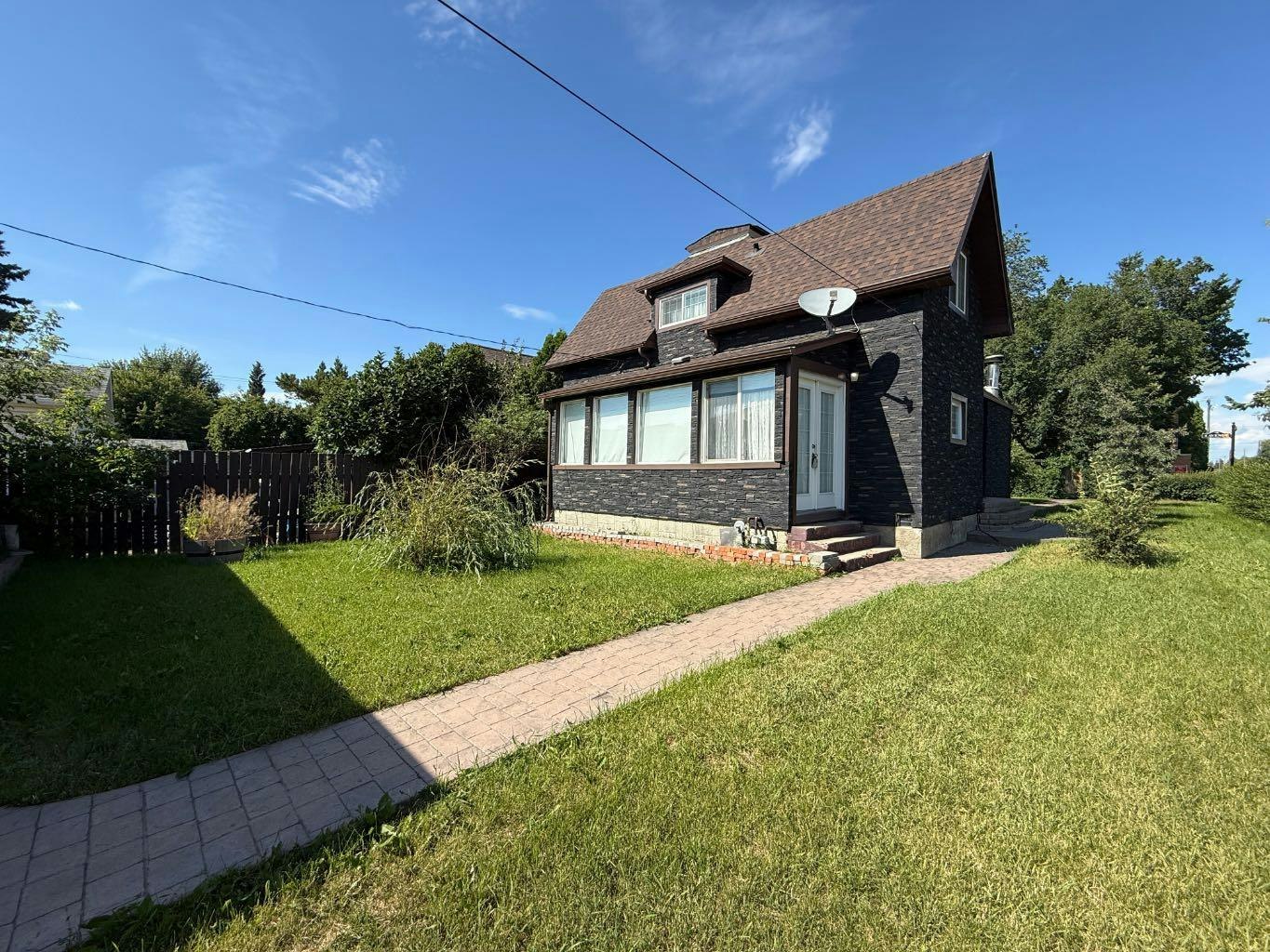 1037 4 Avenue, Wainwright, AB, T9W 1H1