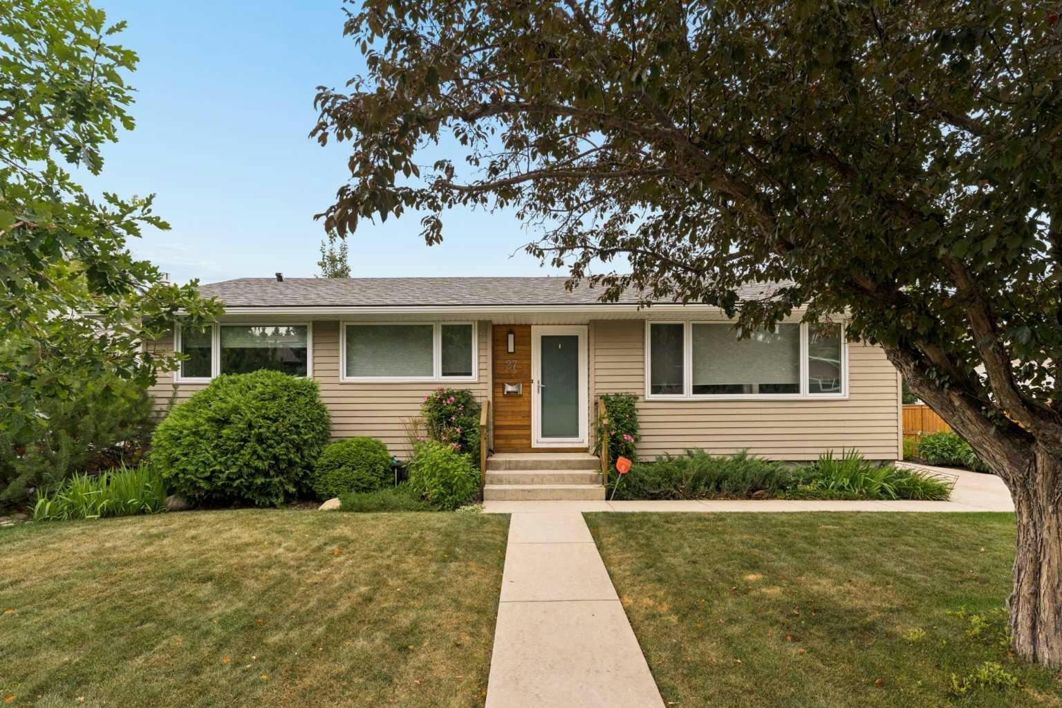 27 Gateway Drive SW, Calgary, AB, T3E 4J8