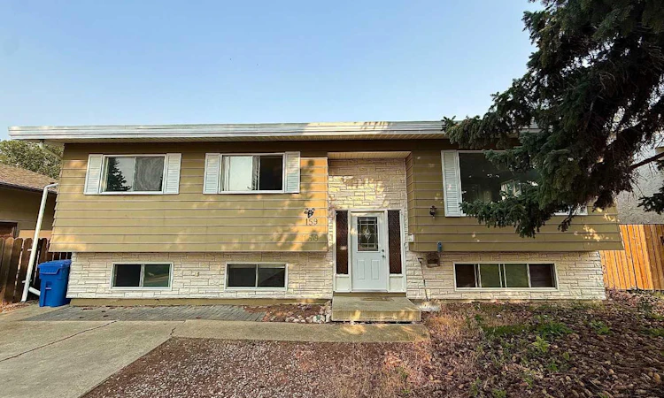 159 Laval Boulevard W