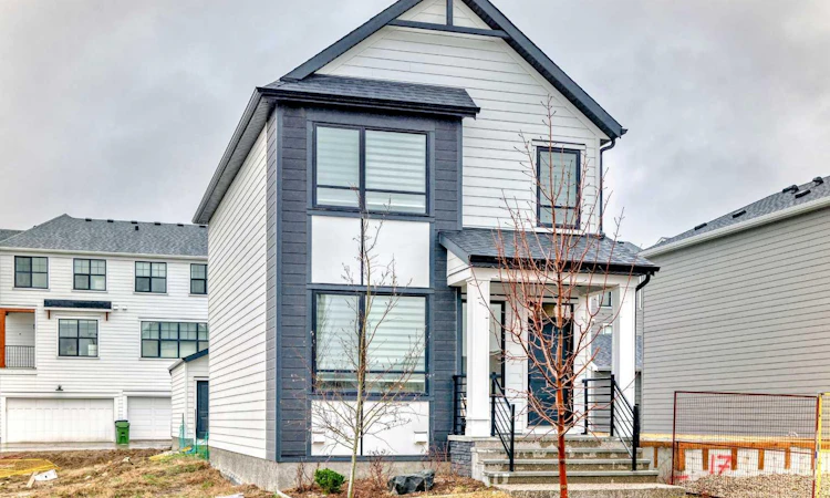 13 Treeline Avenue SW