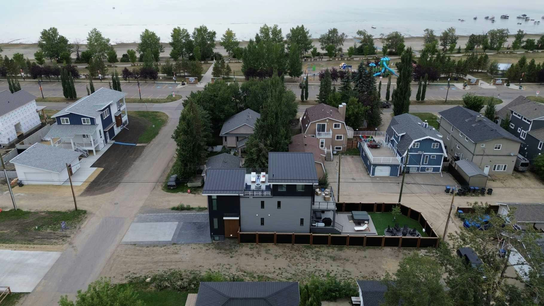 5017 42 Street, Sylvan Lake, AB, T4S 1B9