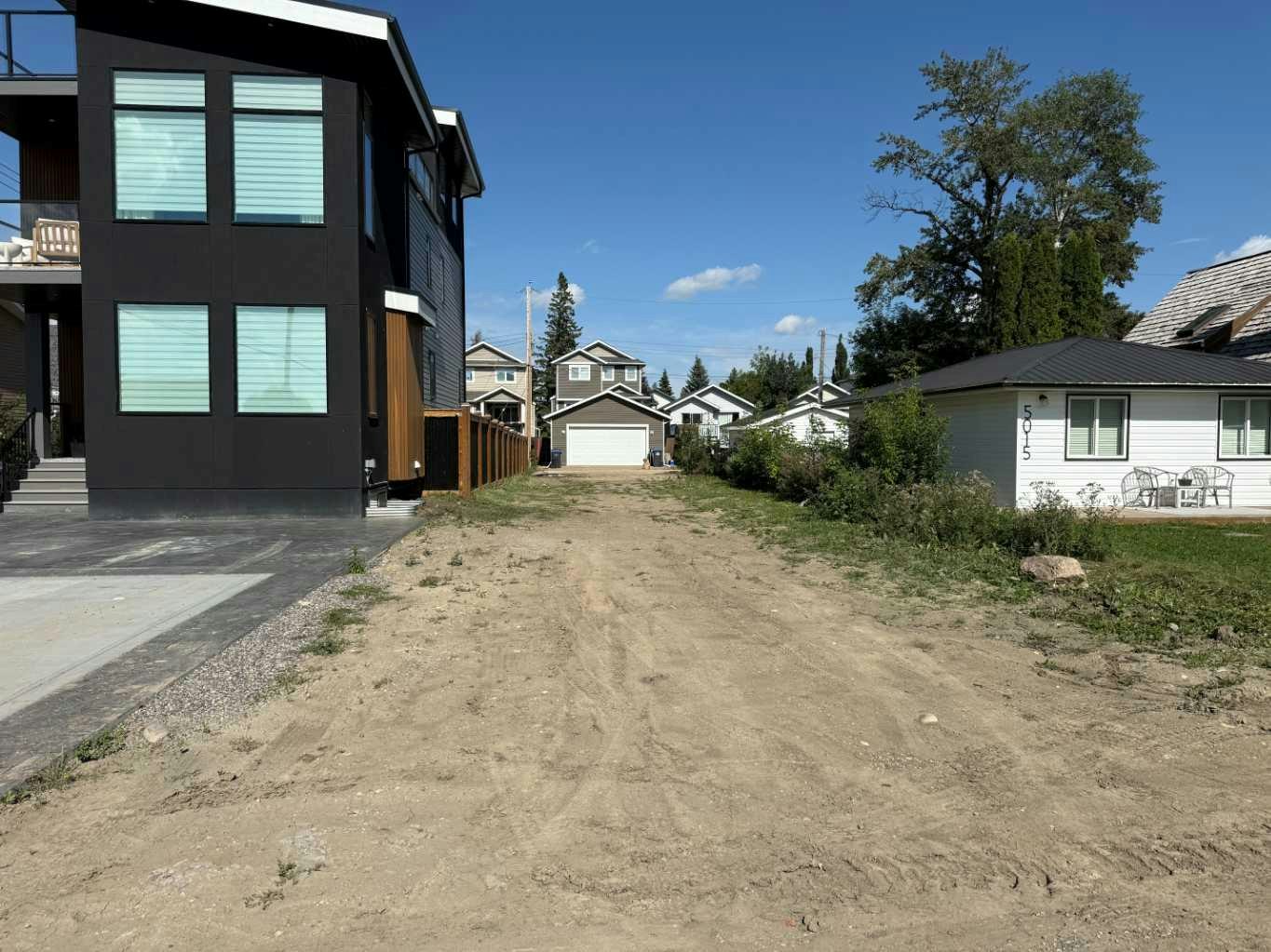 5017 42 Street, Sylvan Lake, AB, T4S 1B9