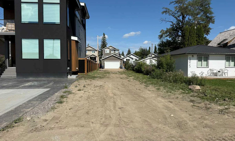 5017 42 Street