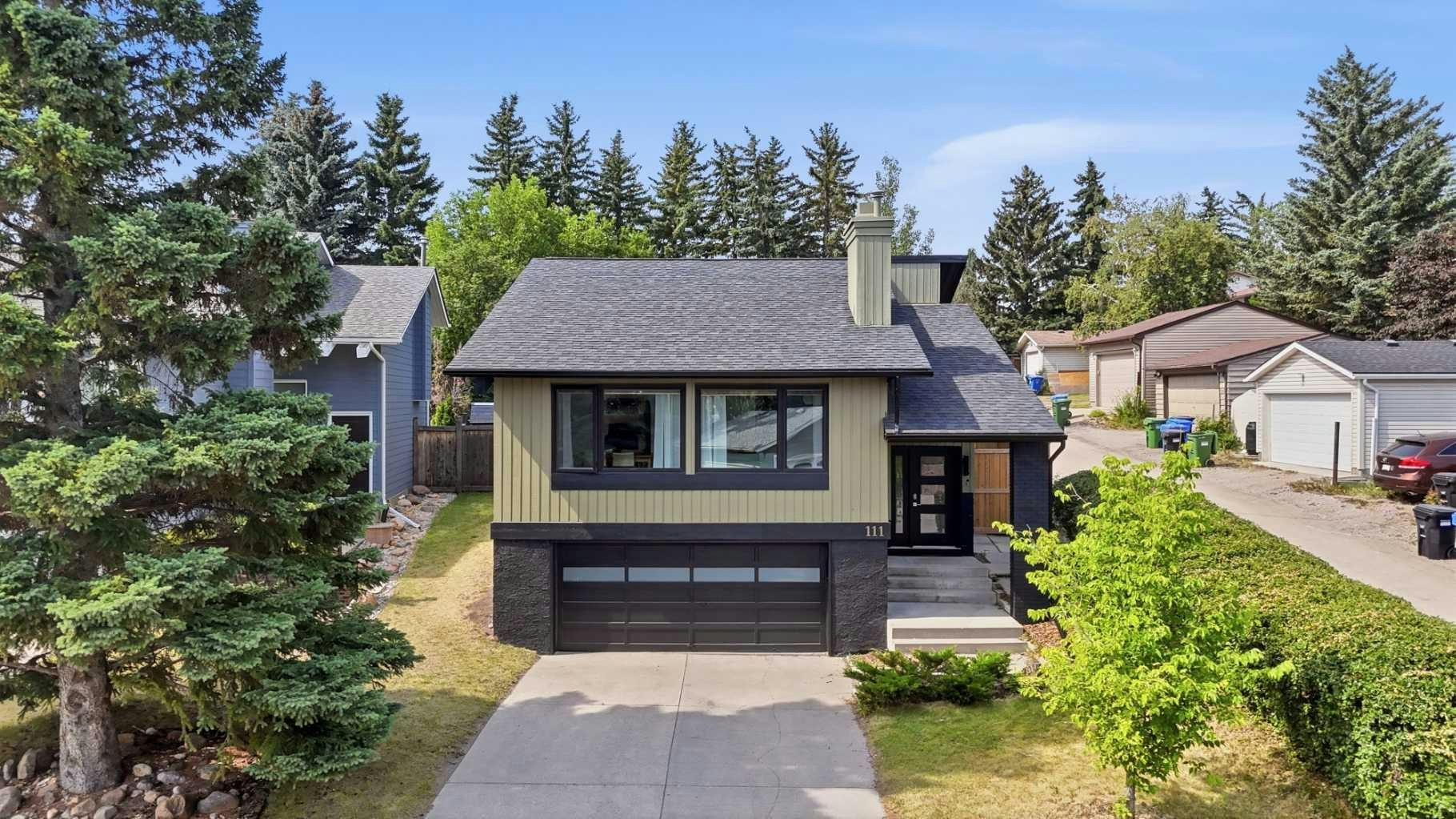 111 Coachwood Crescent SW, Calgary, AB, T3H 1C2