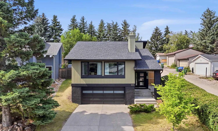 111 Coachwood Crescent SW