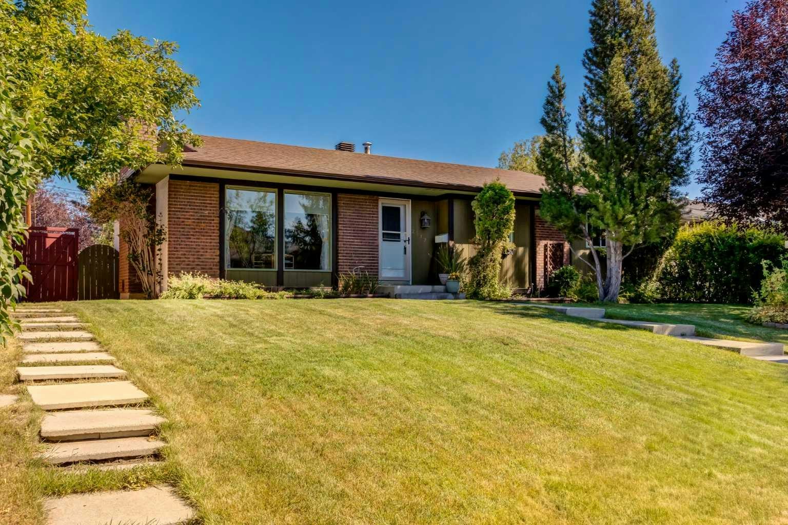 2512 106 Avenue SW, Calgary, AB, T2W 2H9