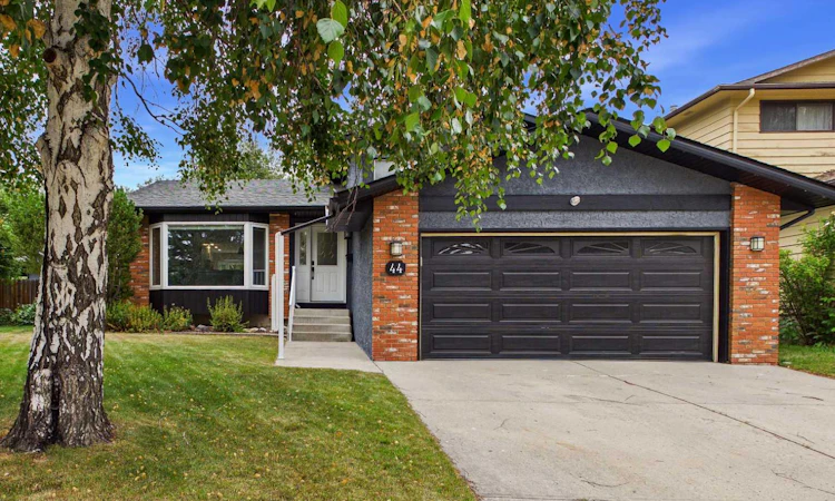 44 Woodbrook Place SW