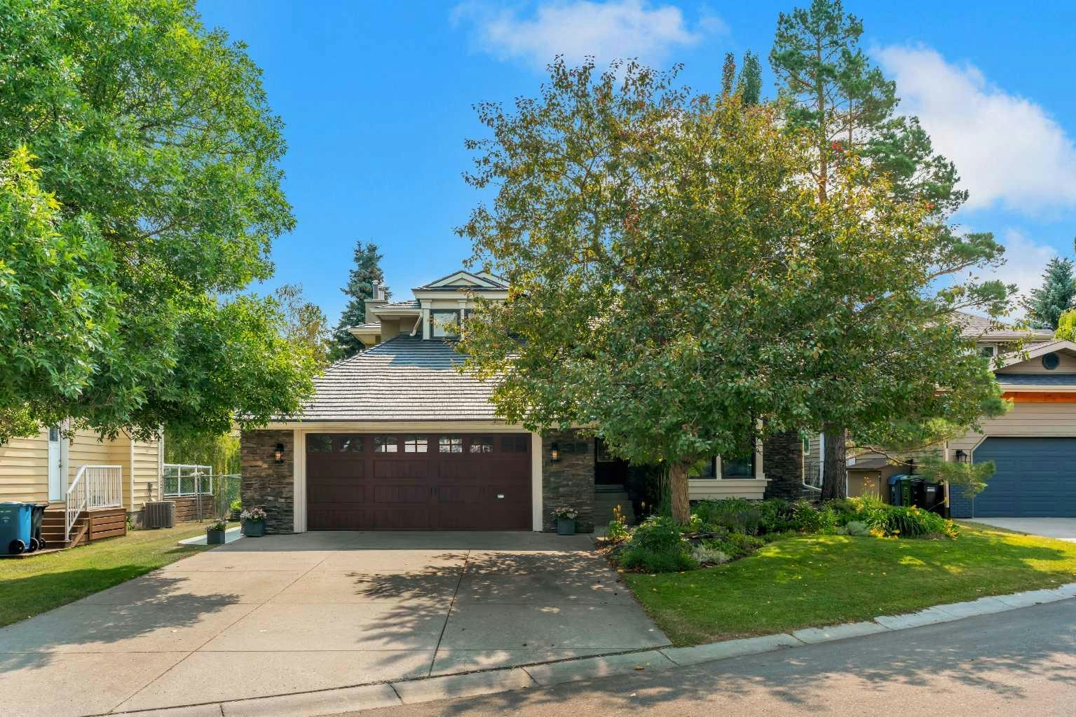 35 Strasbourg Bay SW, Calgary, AB, T3H 1Y3