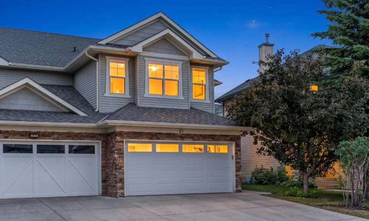 43 Cougar Ridge Bay SW