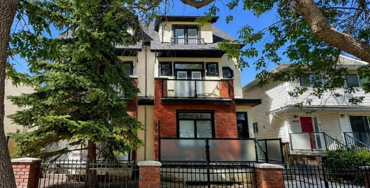 3-2118 35 Avenue SW, Calgary, AB, T2T 2E3