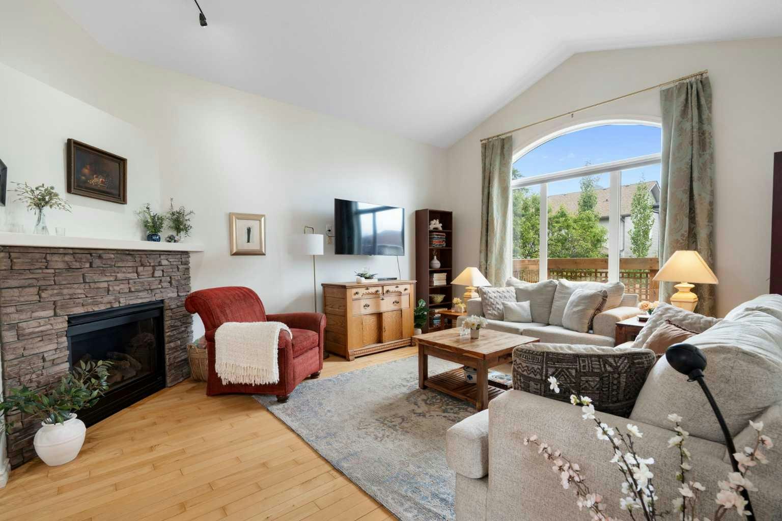 19 Rockmont Court NW, Calgary, AB, T3G 5V8