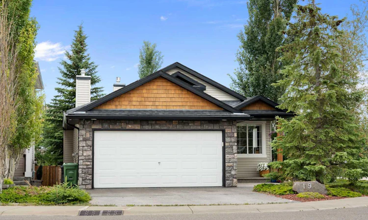 19 Rockmont Court NW