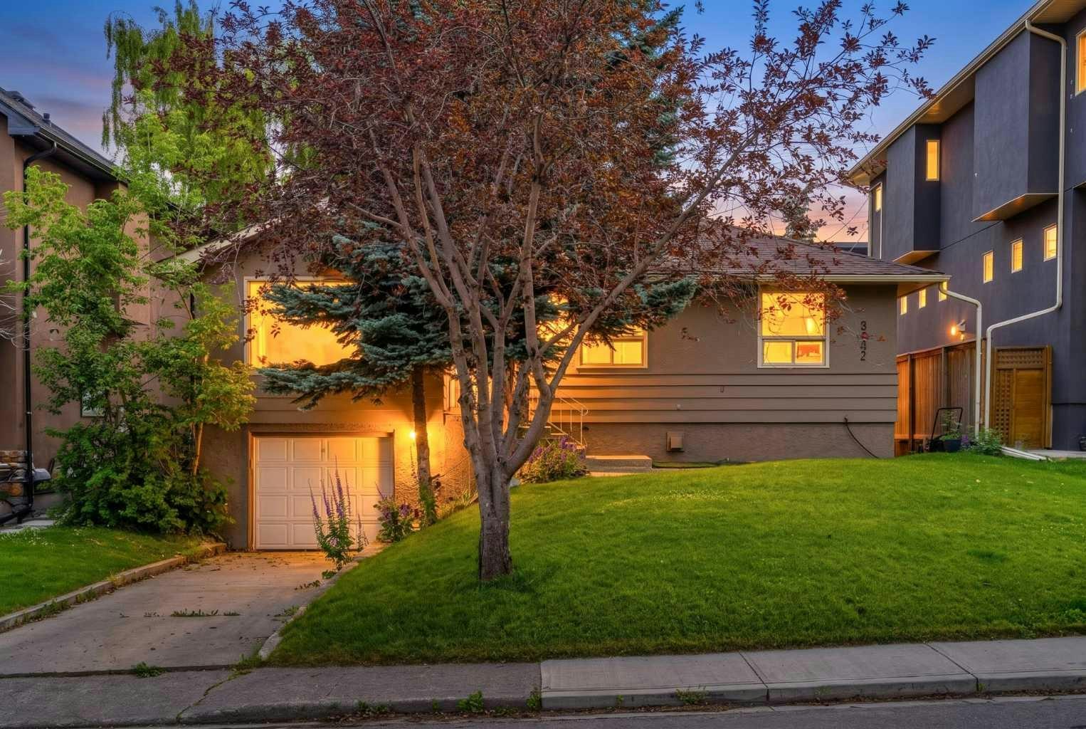 3042 28 Street SW, Calgary, AB, T3E 2J5