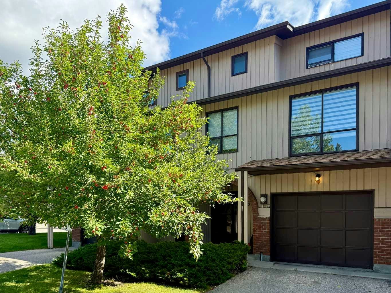 58 Canterbury Gardens SW, Calgary, AB, T2W 2S9