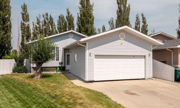 204 Mt Rundle Road W