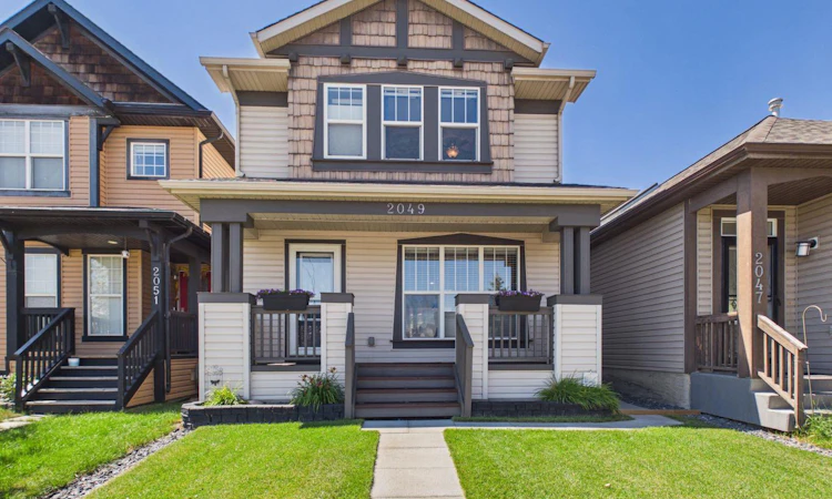 2049 New Brighton Gardens SE