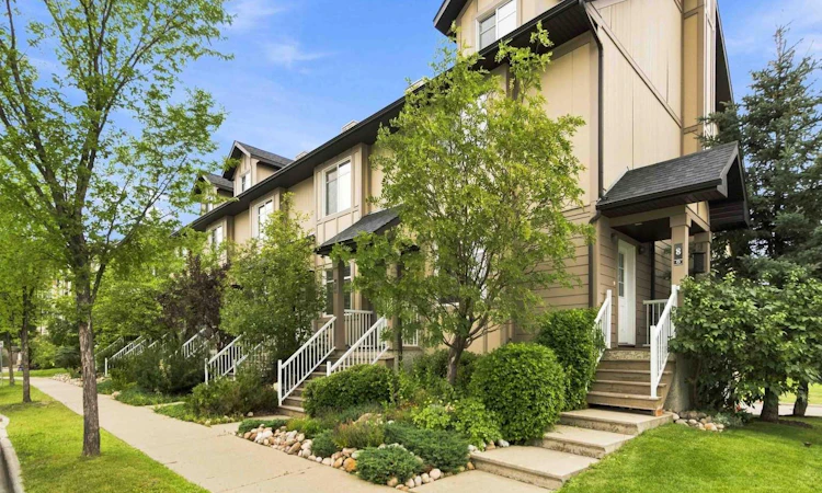 8-136 Fontaine Crescent