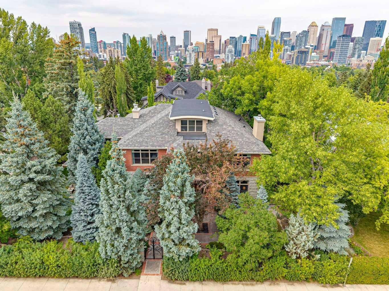 708 Hillcrest Avenue SW, Calgary, AB, T2S 0N4