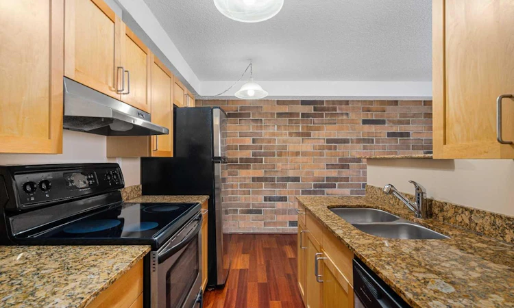 #404-315 9a Street NW