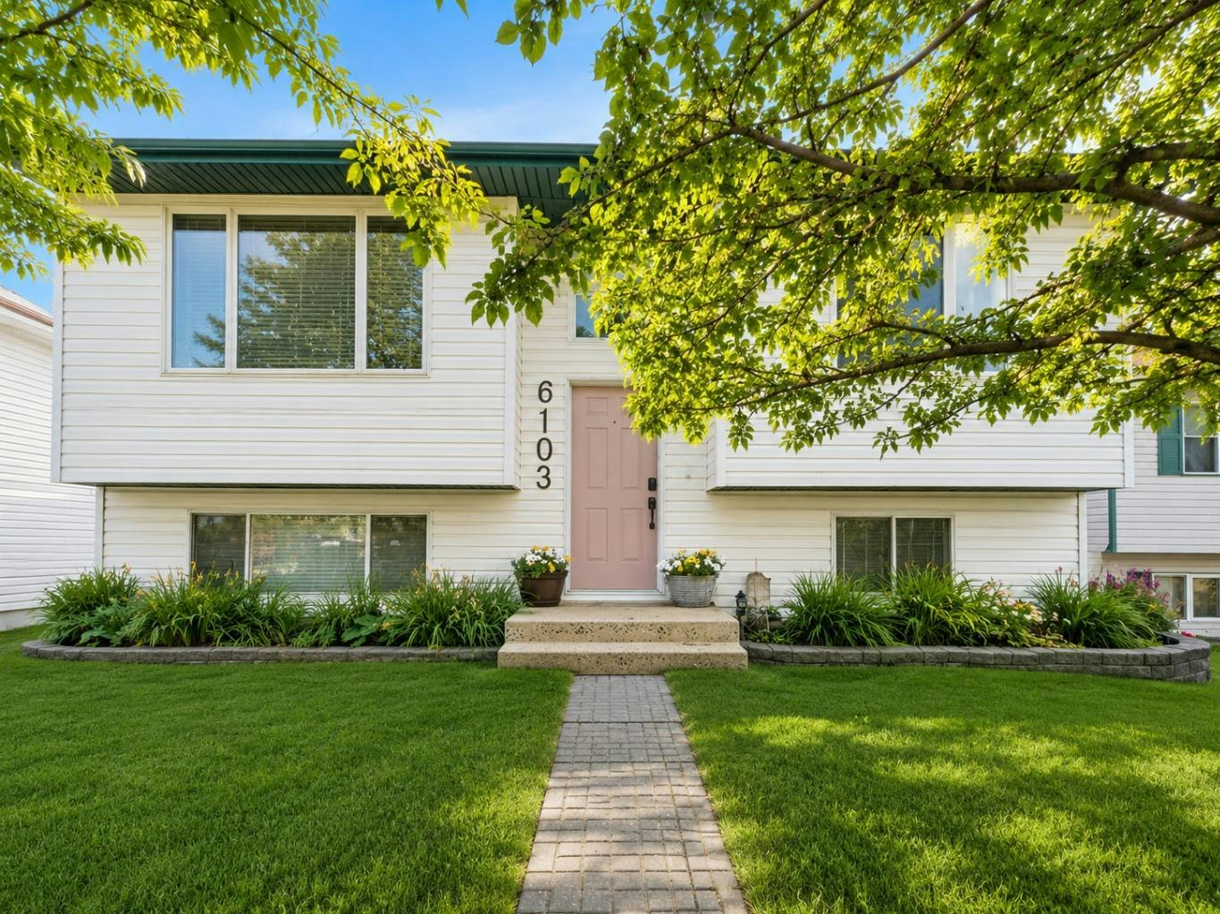6103 54 Street, Rocky Mountain House, AB, T4T 1N8