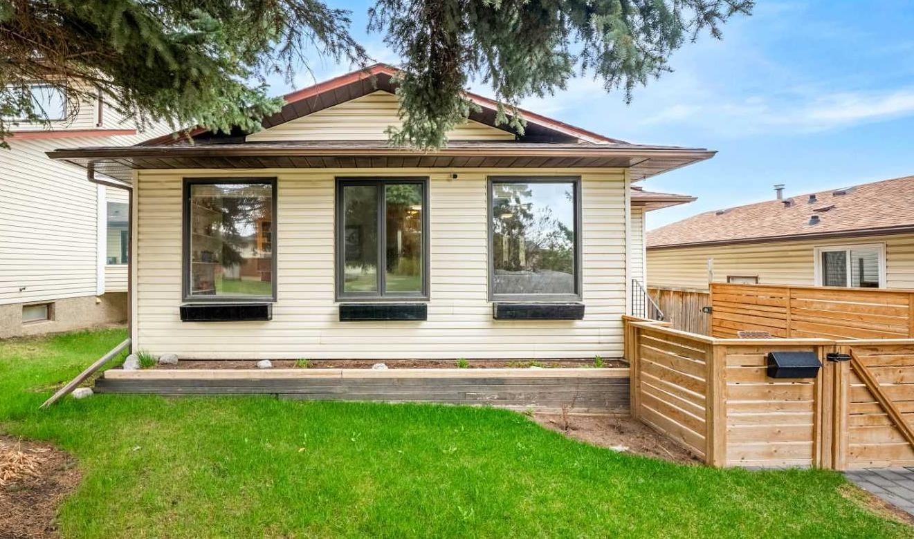 20 Bedwood Hill NE, Calgary, AB, T3K 1L9
