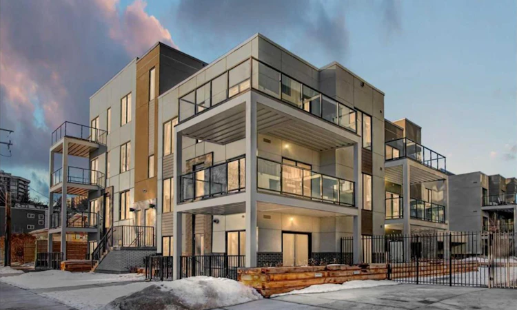 204-455 1 Avenue NE