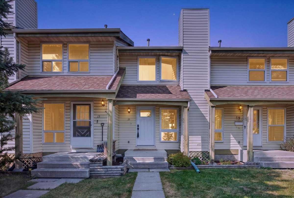 21 Woodhill Court SW, Calgary, AB, T2W 3P1