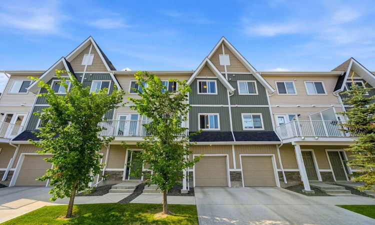 308-32 Red Embers Parade NE
