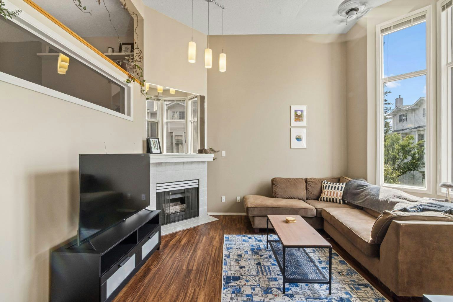 623 Hawkstone Manor NW, Calgary, AB, T3G 3X2