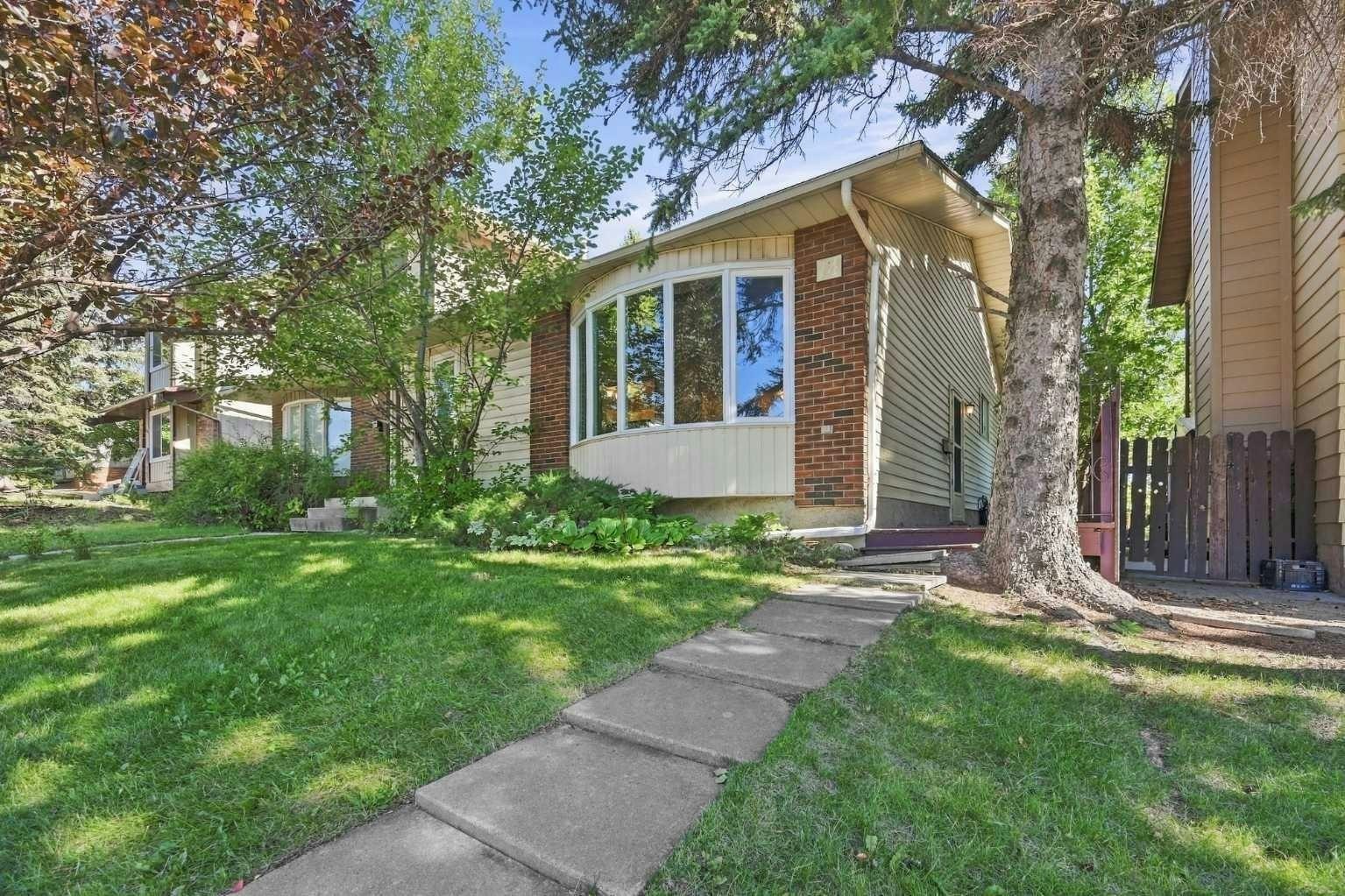 14 Dalhousie Crescent NW, Calgary, AB, T3A 2H8