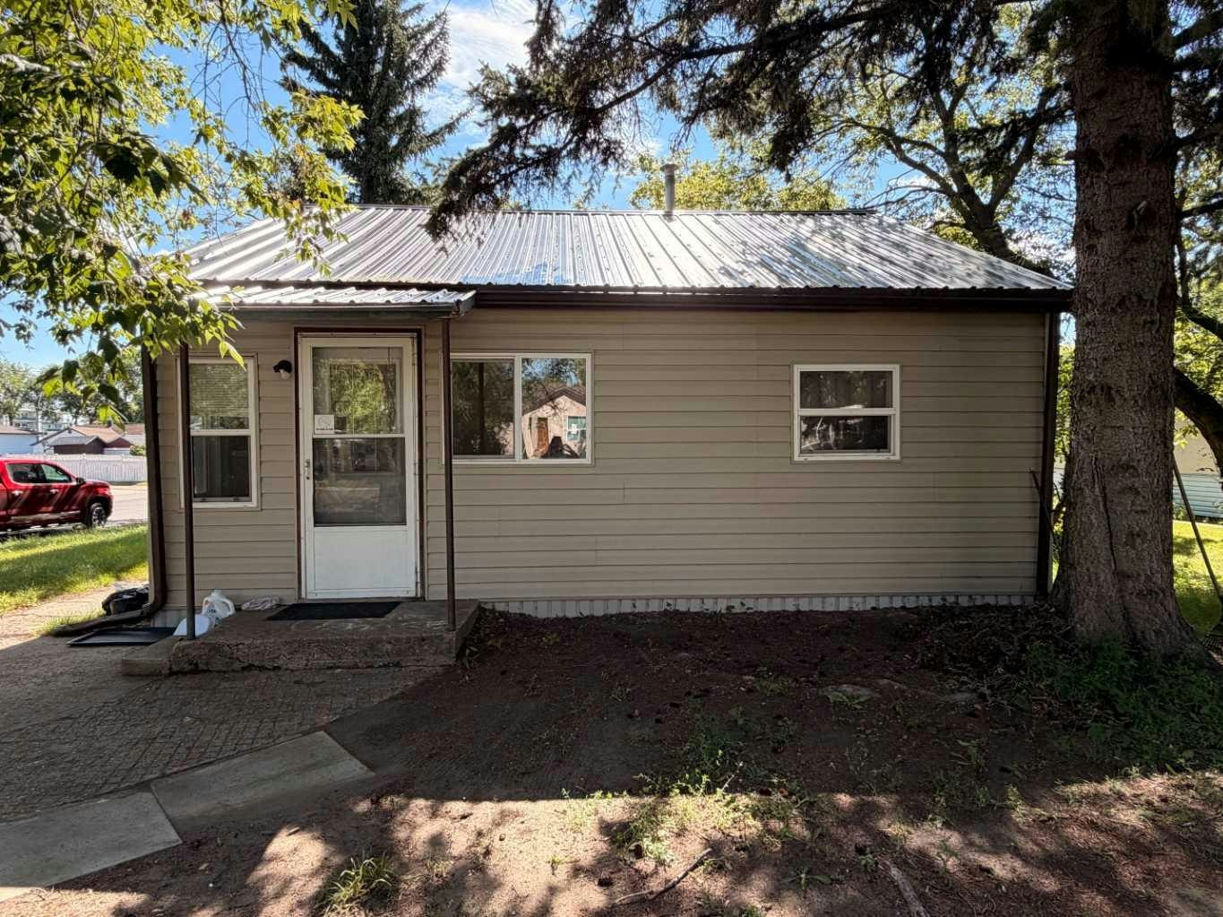 737 6 Avenue, Wainwright, AB, T9W 1C2