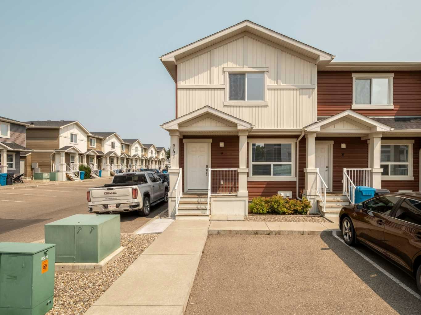 9-241 Silkstone Road W, Lethbridge, AB, T1J 4J9