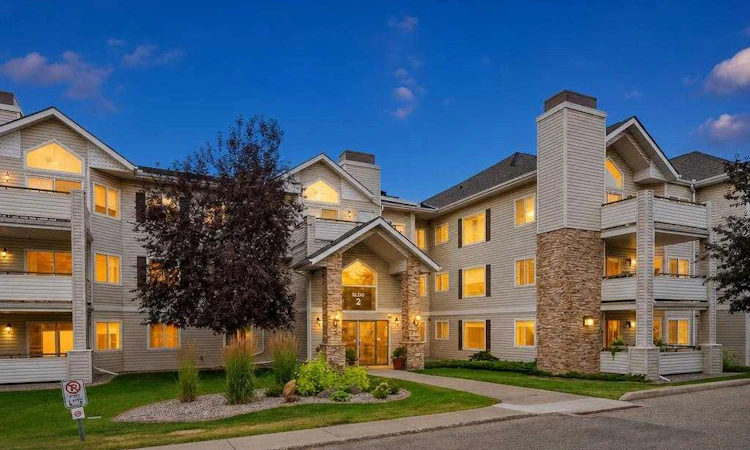 2114-7451 Springbank Boulevard SW