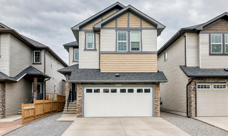 469 Skyview Shores Manor NE