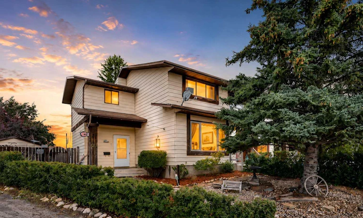 120 Aboyne Place NE