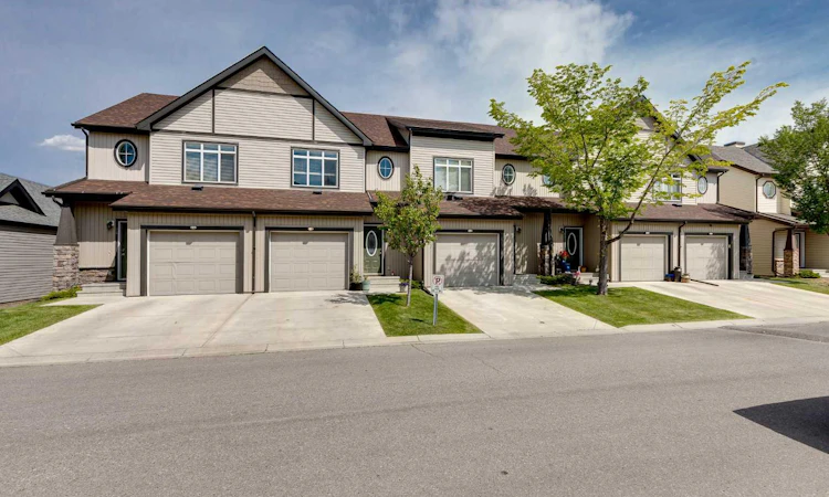 72 Copperpond Landing SE