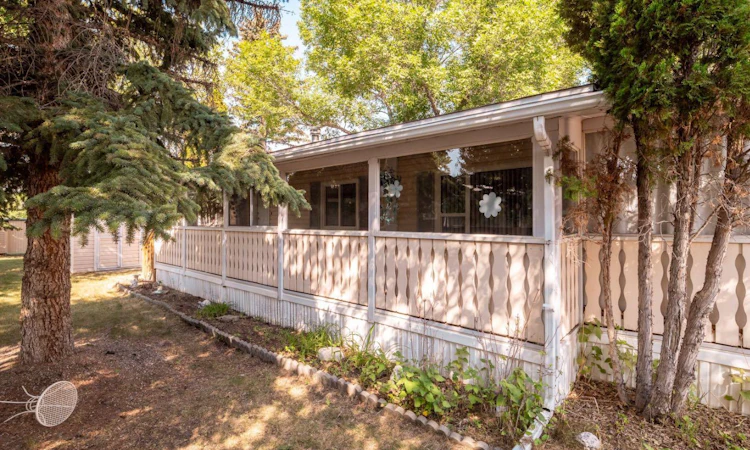 2906 29 Street S