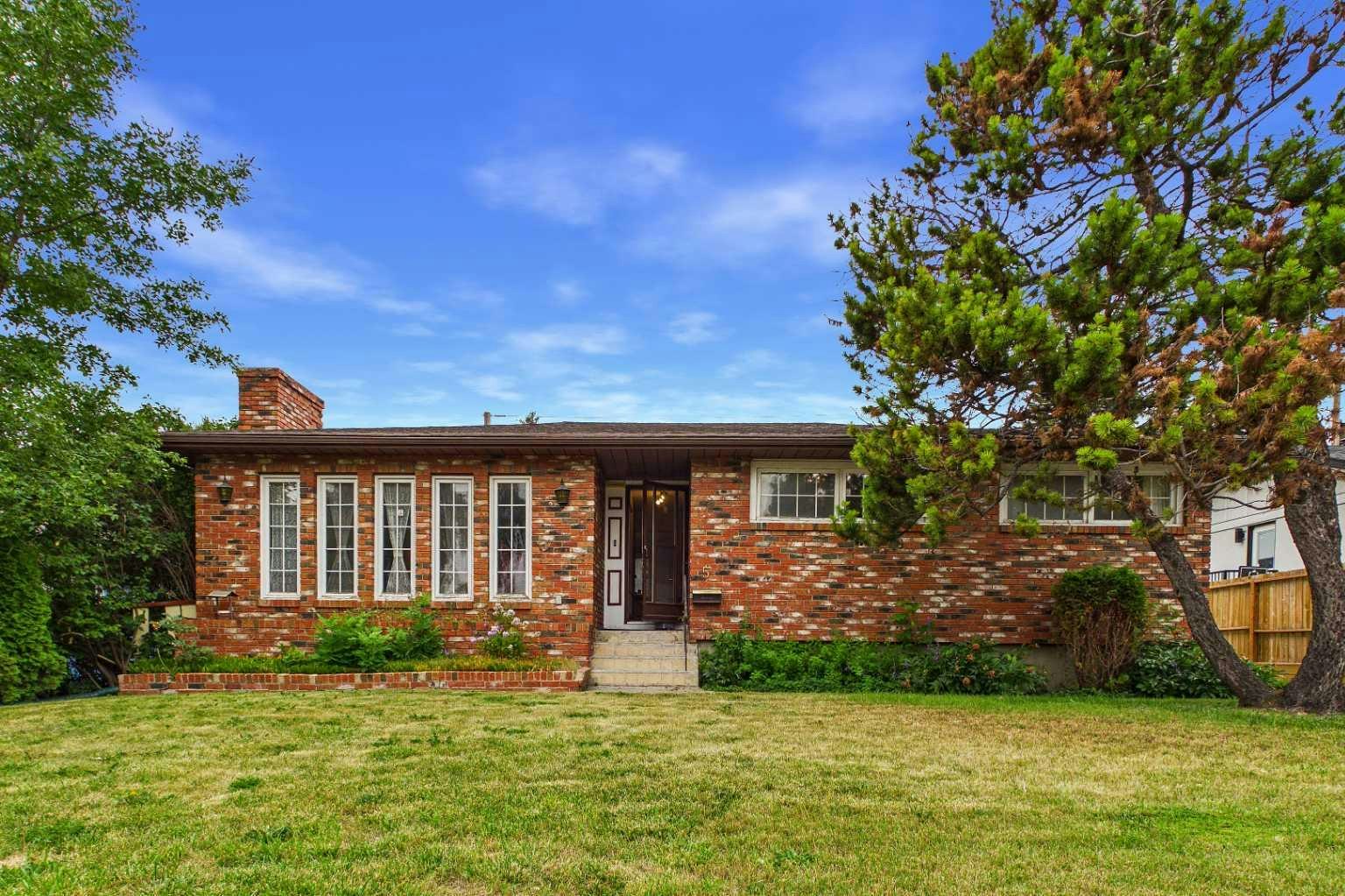 5 Chisholm Crescent NW, Calgary, AB, T2L 0Y9
