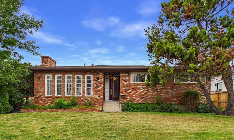 5 Chisholm Crescent NW
